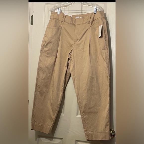 NWT- BAGGY PANTS
CLASSIC STYLE 
SOFT TAN COTTON 
@37 inch waist JEANS - Picture 2 of 9